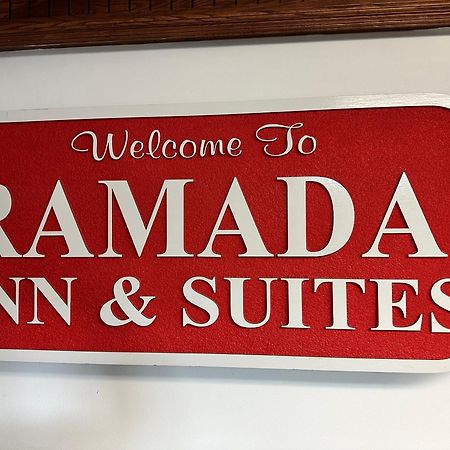 Ramada By Wyndham Saginaw Hotel & Suites Esterno foto
