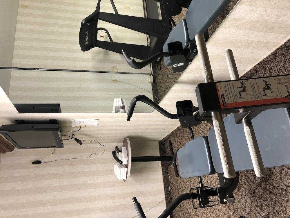 Ramada By Wyndham Saginaw Hotel & Suites Esterno foto