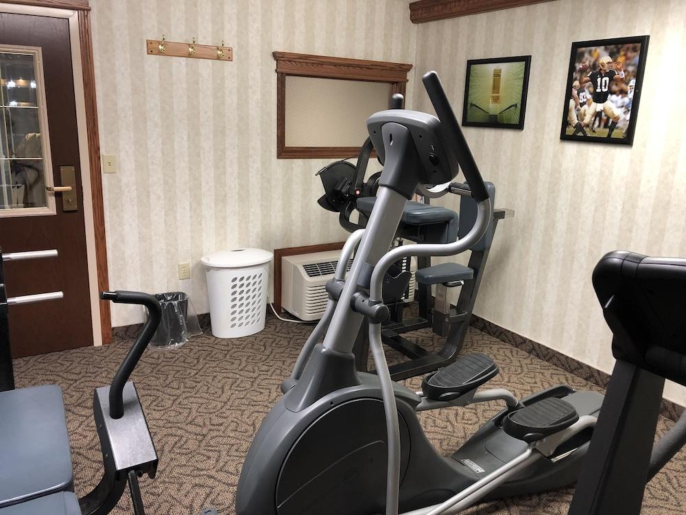 Ramada By Wyndham Saginaw Hotel & Suites Esterno foto