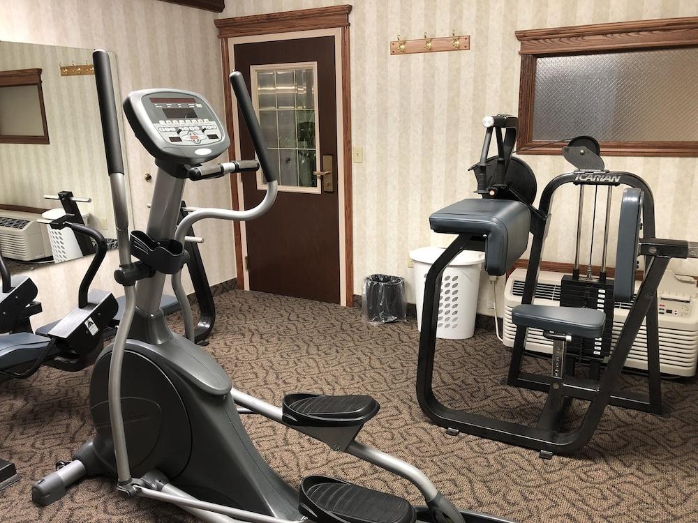 Ramada By Wyndham Saginaw Hotel & Suites Esterno foto