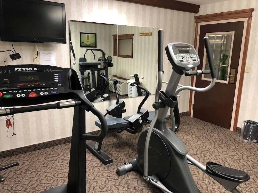 Ramada By Wyndham Saginaw Hotel & Suites Esterno foto
