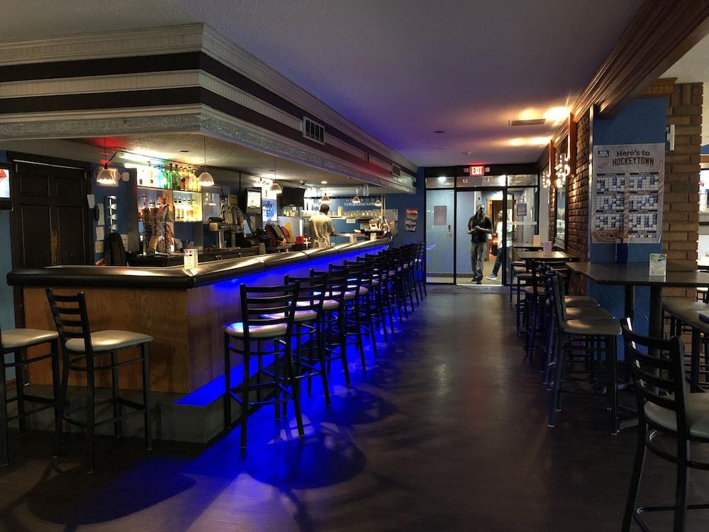 Ramada By Wyndham Saginaw Hotel & Suites Esterno foto
