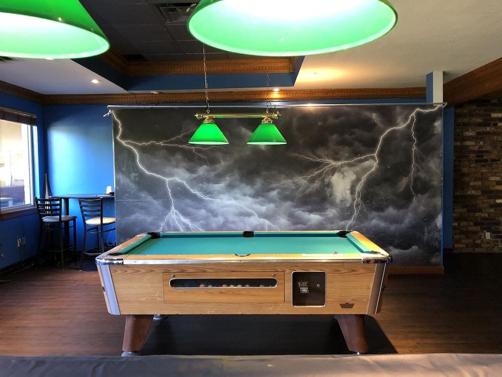Ramada By Wyndham Saginaw Hotel & Suites Esterno foto