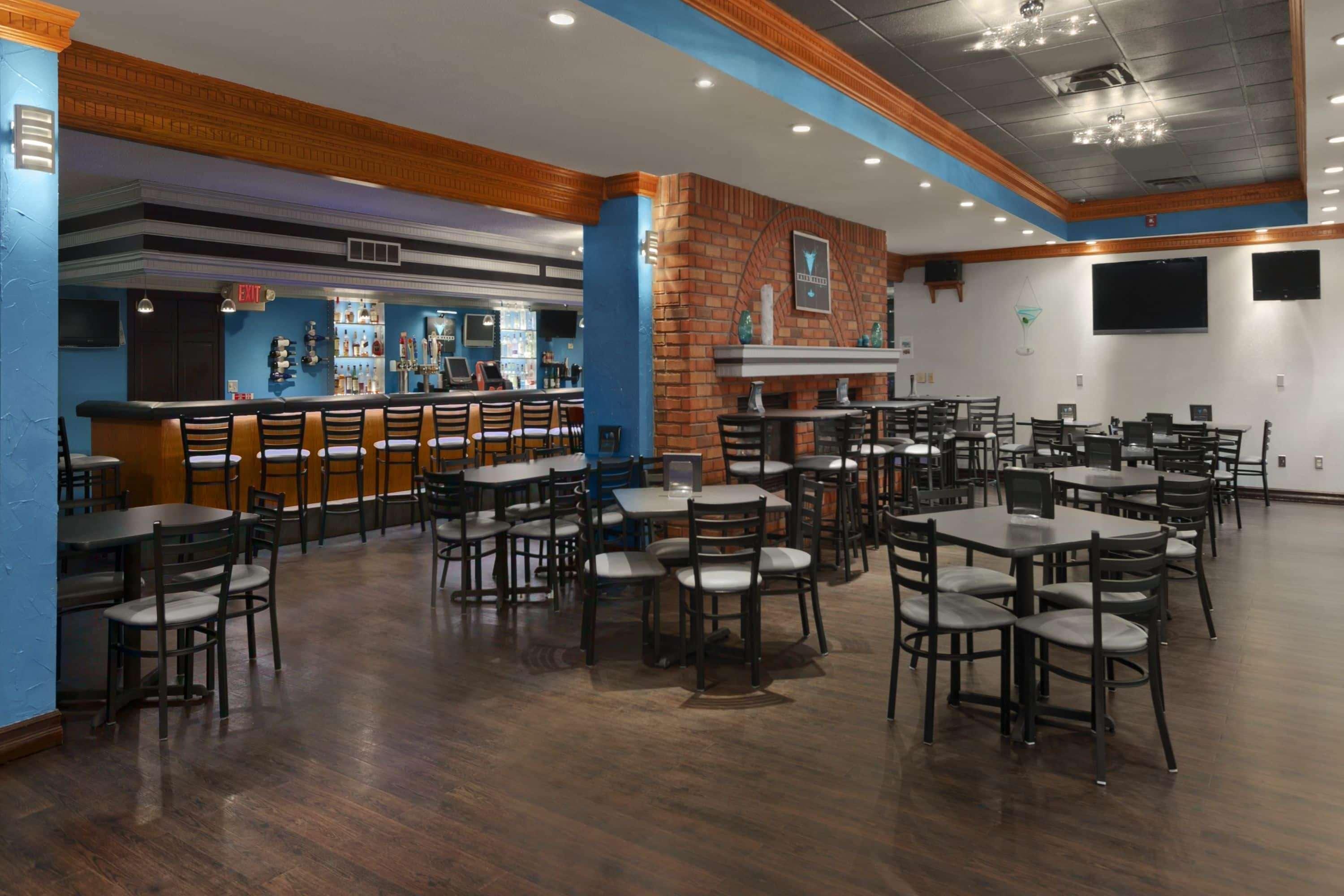 Ramada By Wyndham Saginaw Hotel & Suites Esterno foto