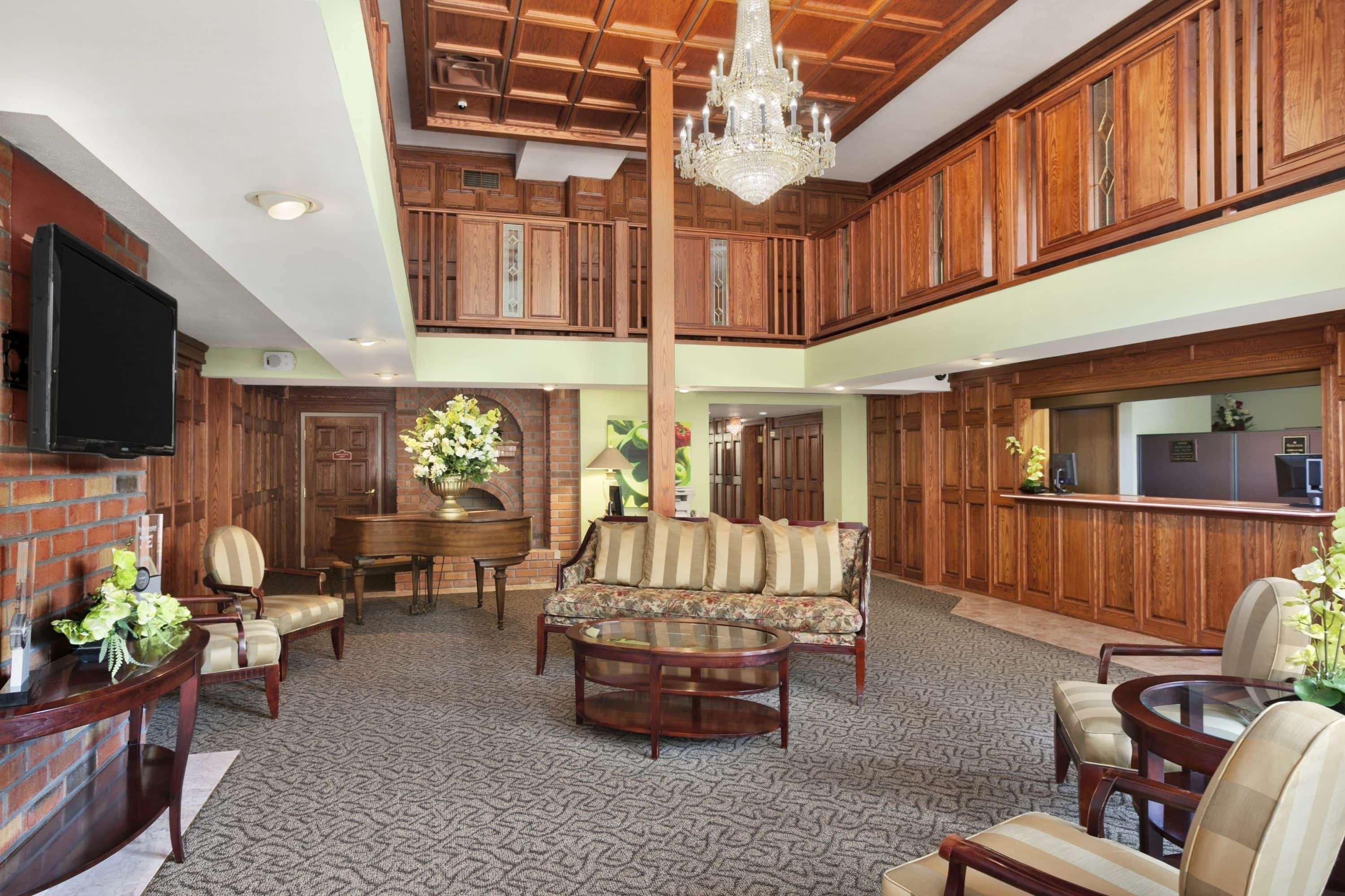 Ramada By Wyndham Saginaw Hotel & Suites Esterno foto