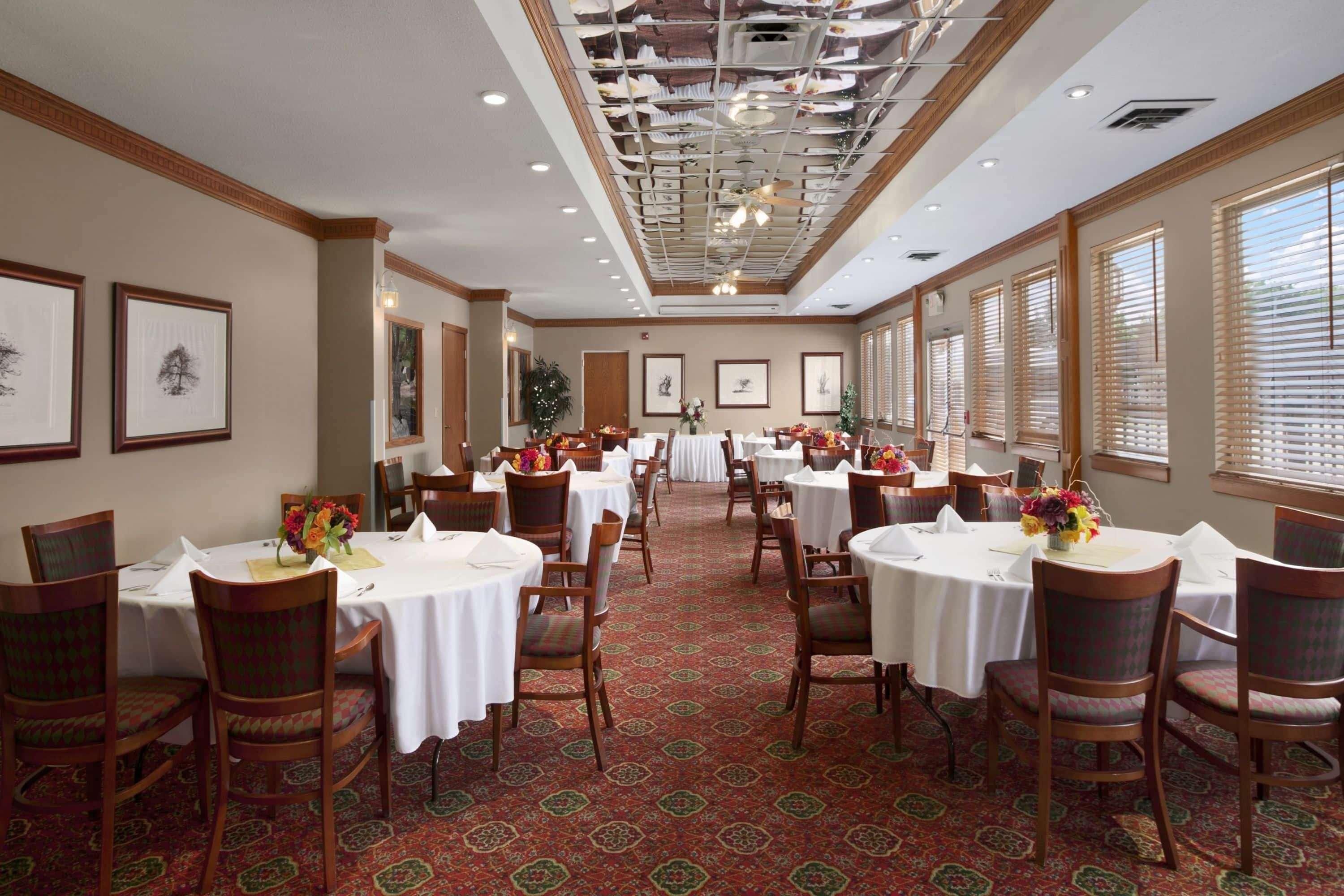 Ramada By Wyndham Saginaw Hotel & Suites Esterno foto