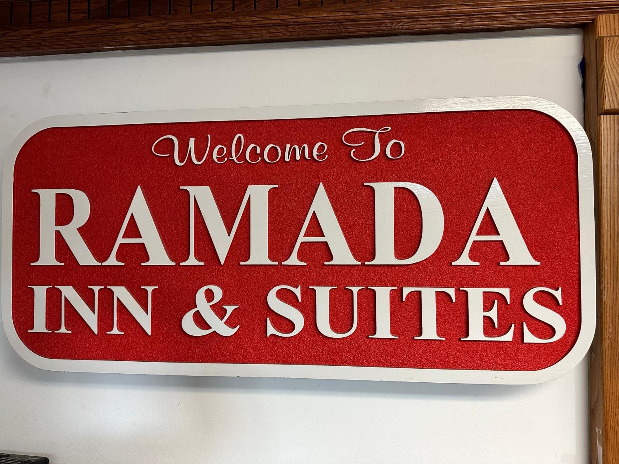 Ramada By Wyndham Saginaw Hotel & Suites Esterno foto