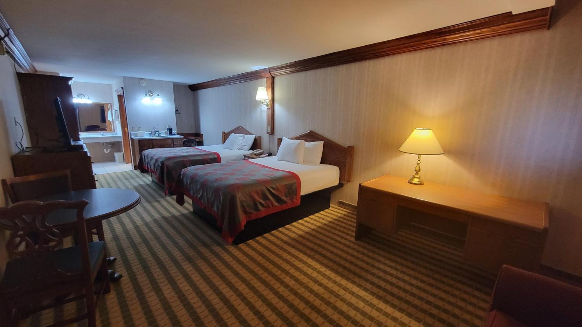 Ramada By Wyndham Saginaw Hotel & Suites Esterno foto