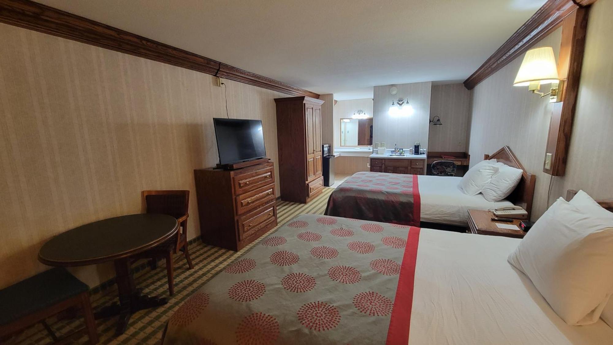 Ramada By Wyndham Saginaw Hotel & Suites Esterno foto