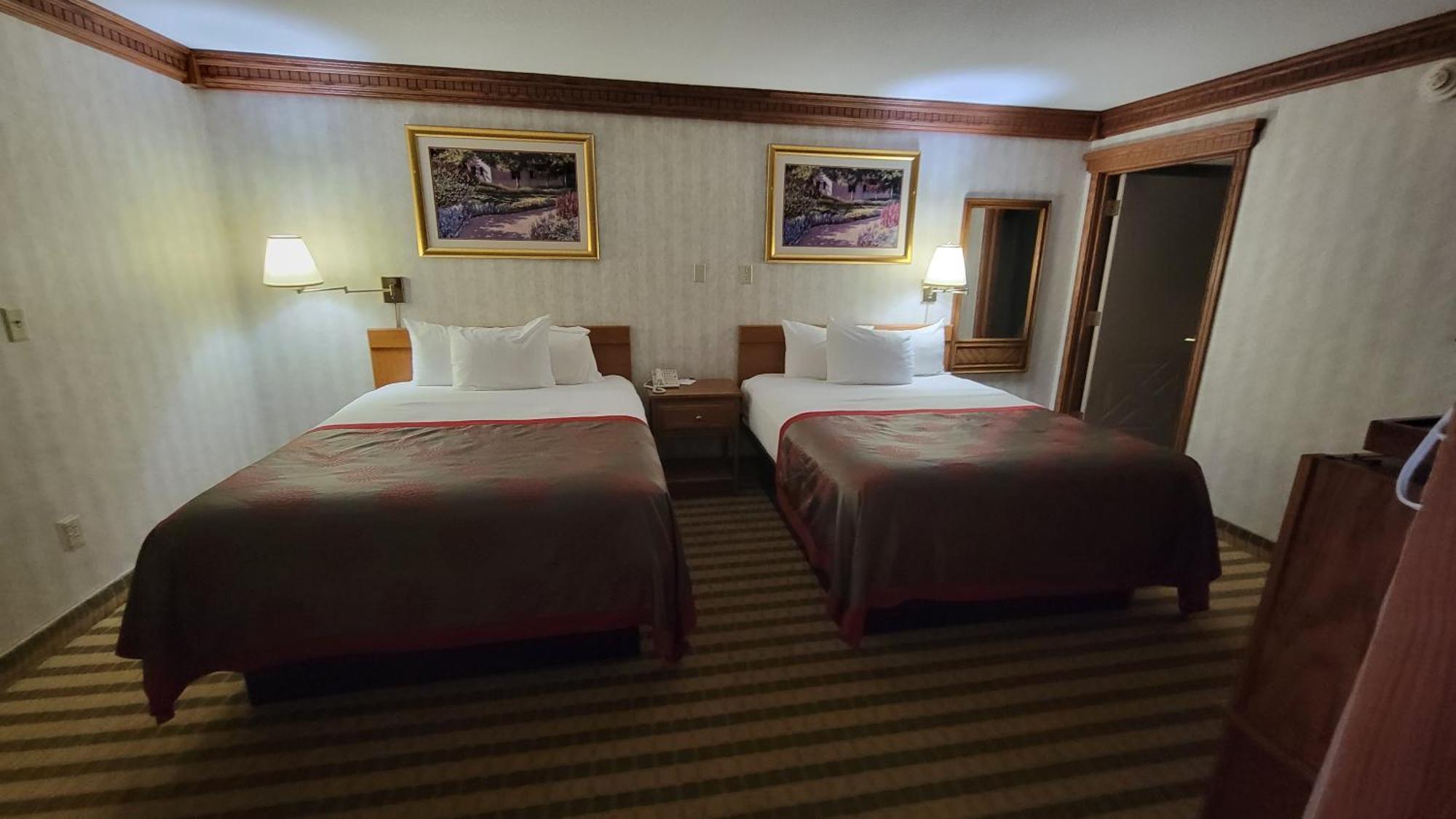 Ramada By Wyndham Saginaw Hotel & Suites Esterno foto