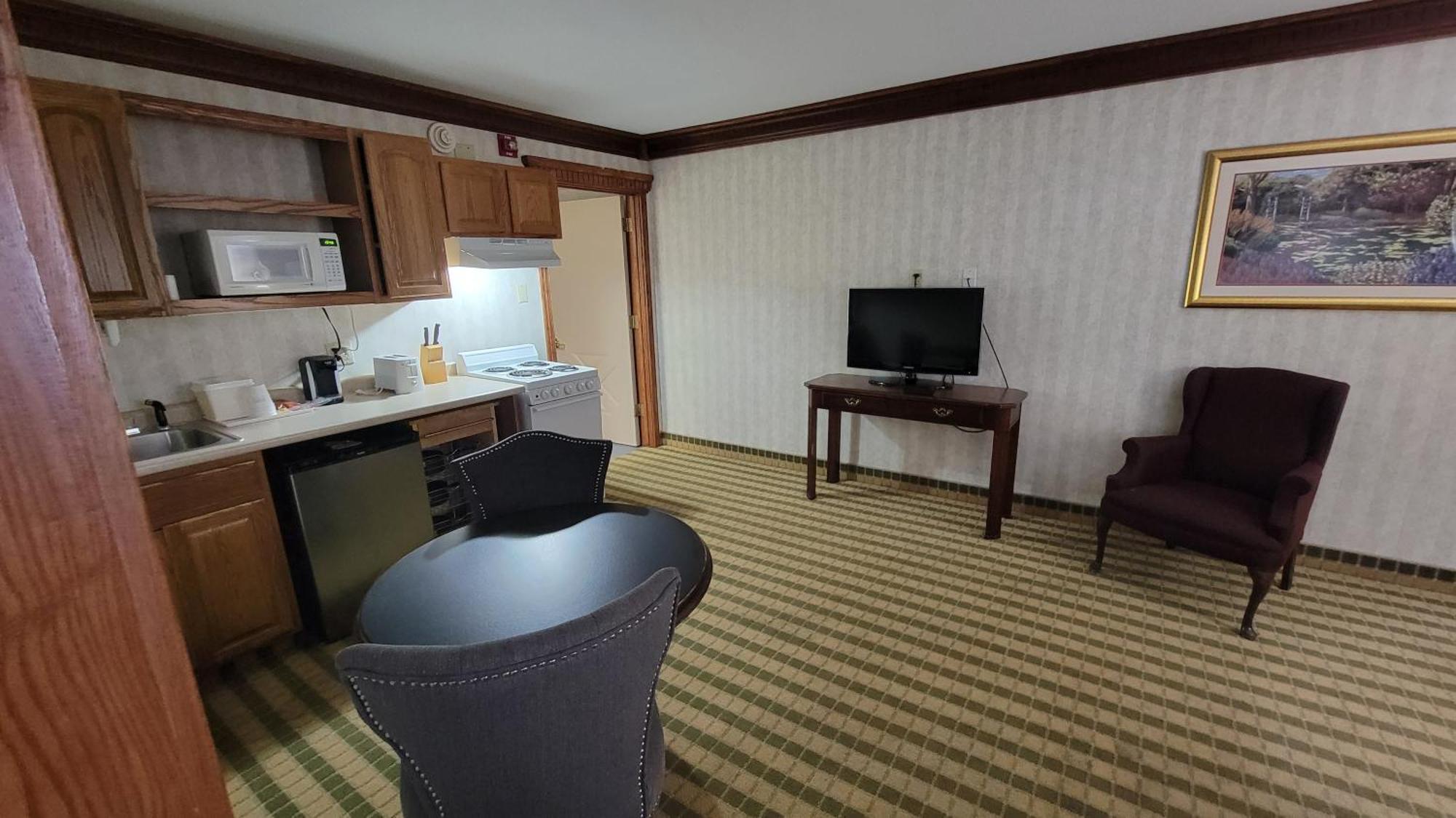 Ramada By Wyndham Saginaw Hotel & Suites Esterno foto