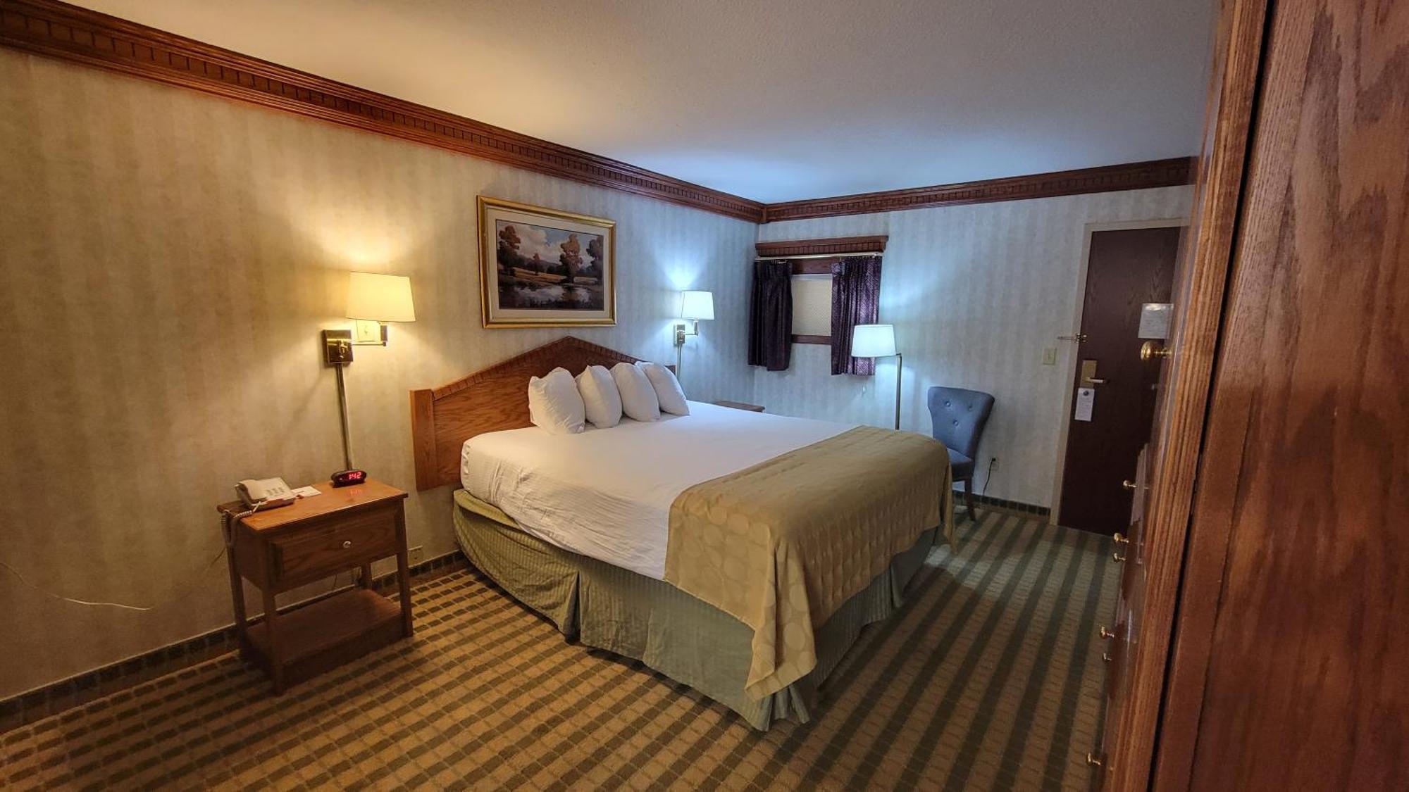 Ramada By Wyndham Saginaw Hotel & Suites Esterno foto