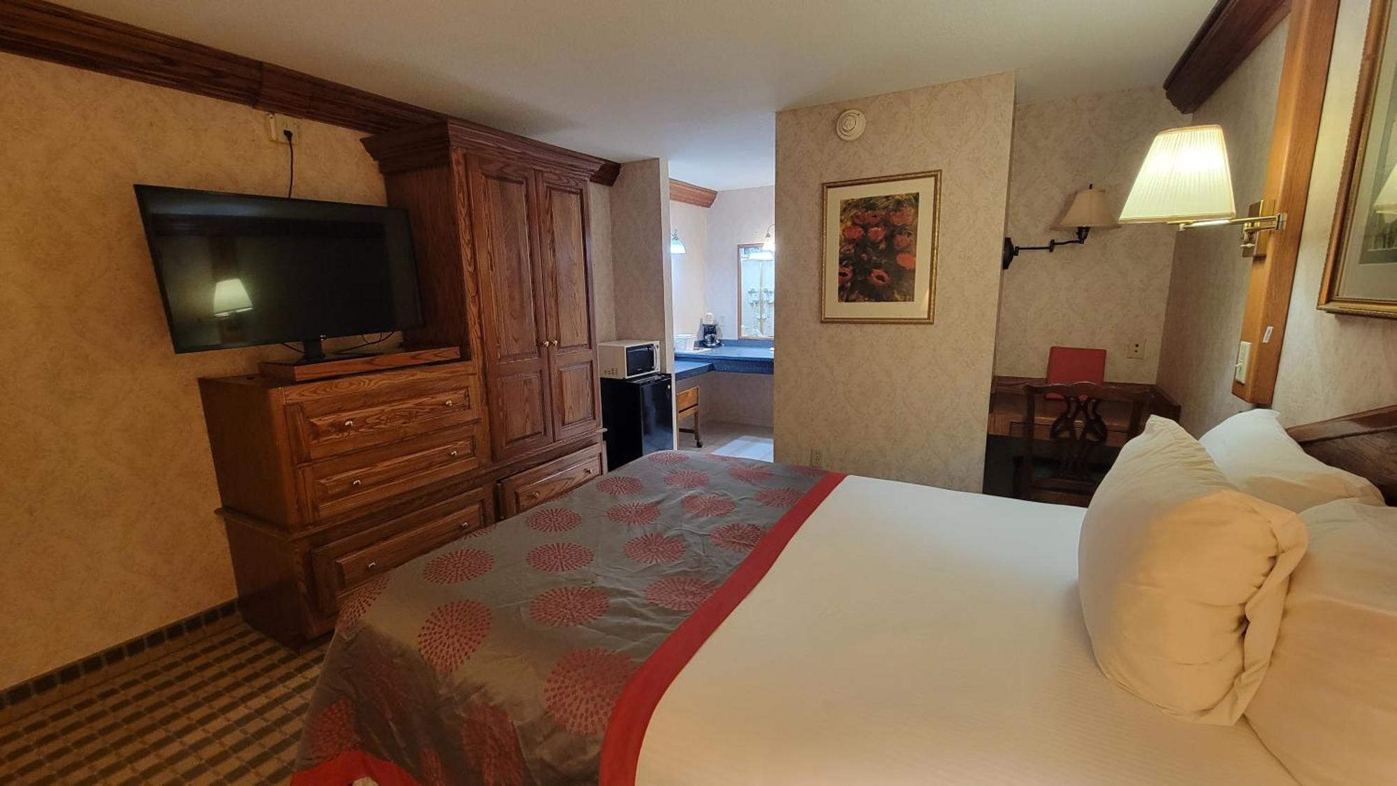 Ramada By Wyndham Saginaw Hotel & Suites Esterno foto