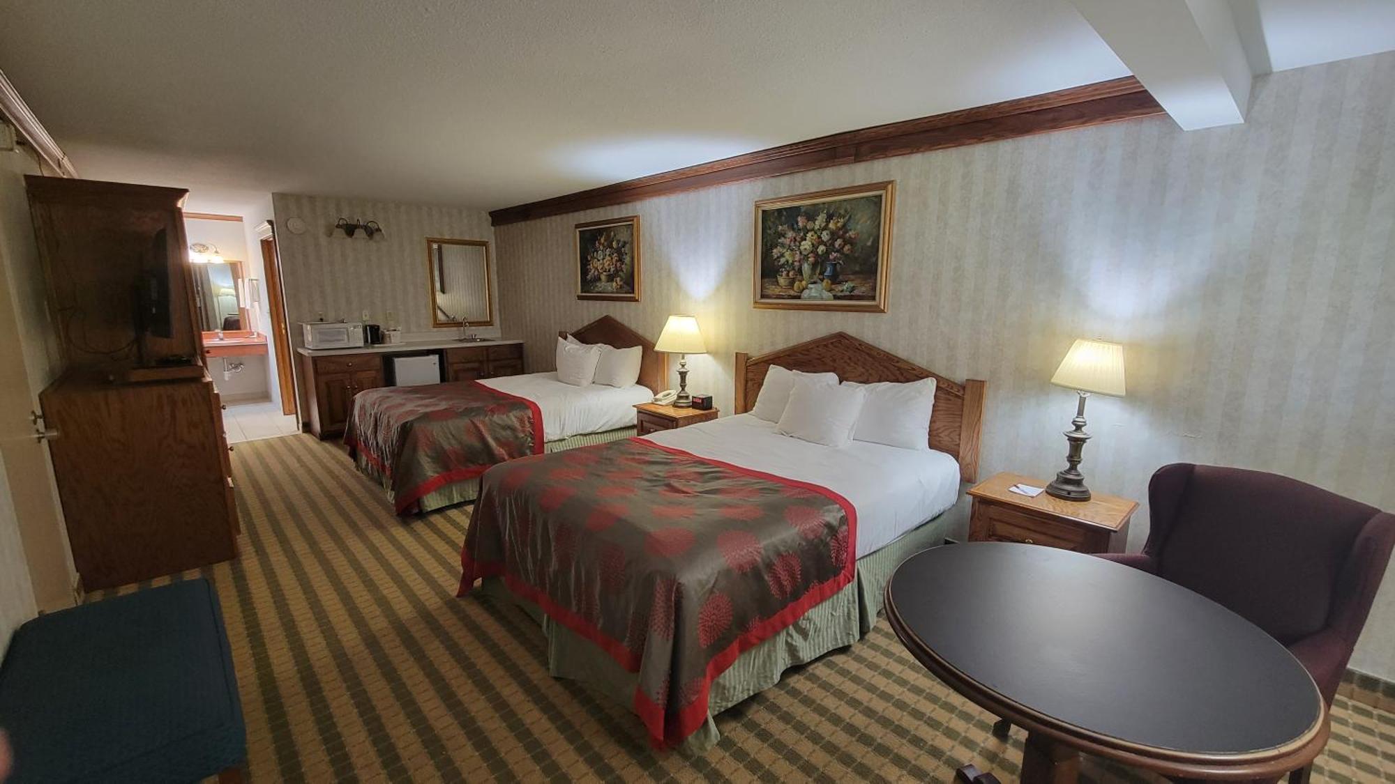 Ramada By Wyndham Saginaw Hotel & Suites Esterno foto